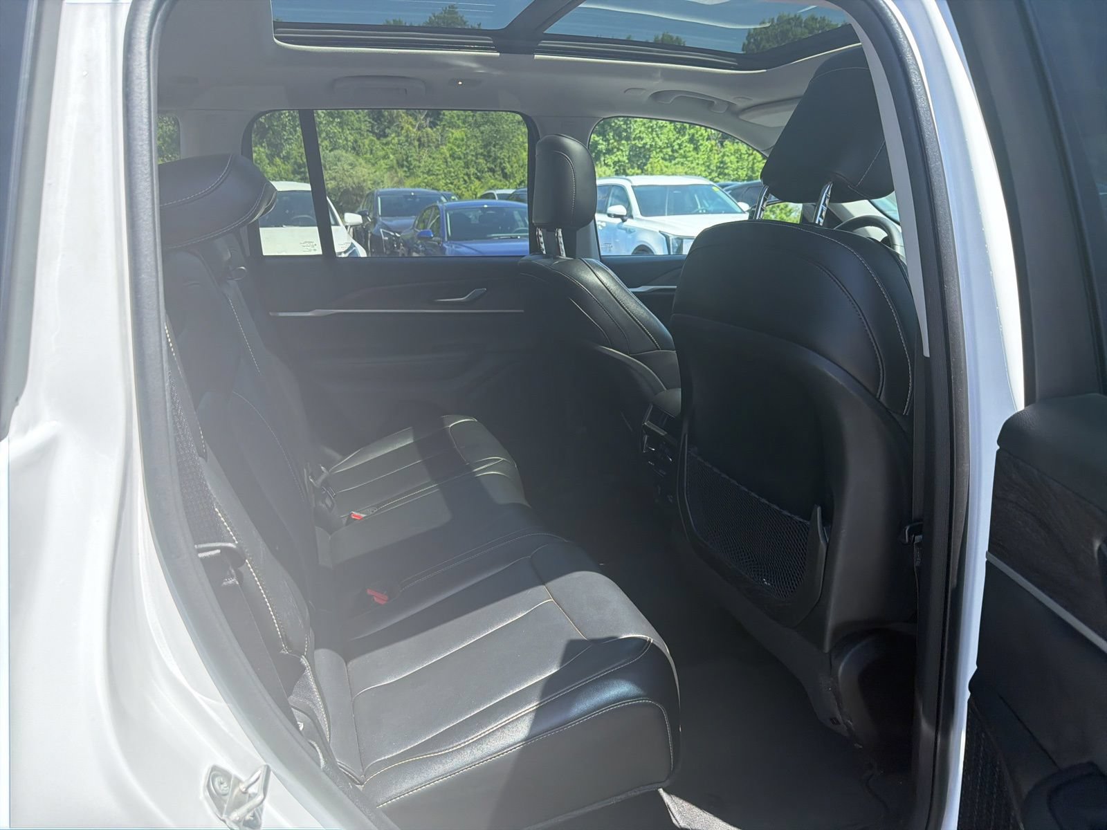 Used 2023 Jeep Grand Cherokee Limited AWD/4WD image 21