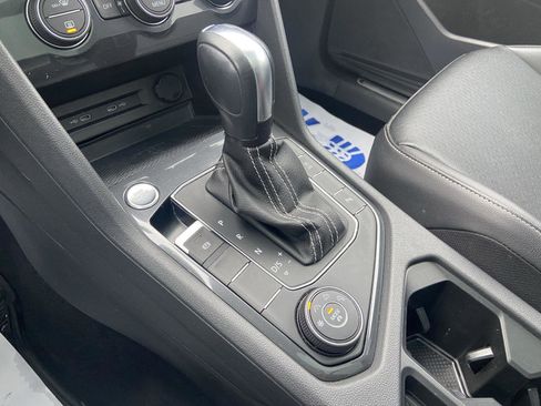 Used 2021 Volkswagen Tiguan SE R-Line image 34