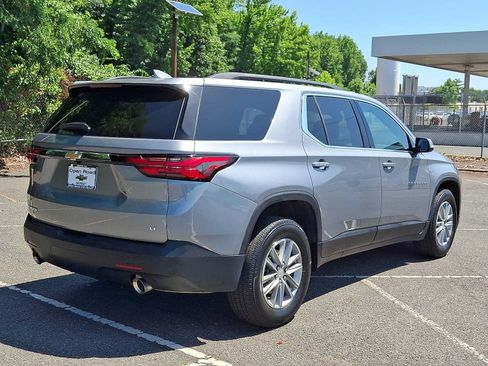 Used 2023 Chevrolet Traverse LT FWD image 7