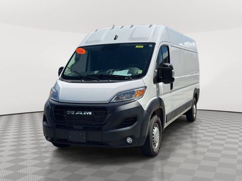 Used 2026 RAM ProMaster 2500 w/ Convenience Group FWD image 3
