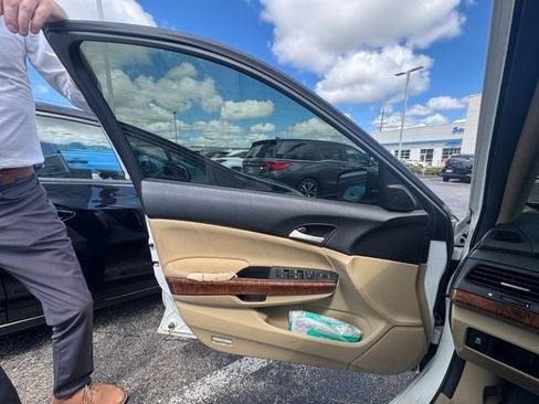 Used 2012 Honda Accord EX-L image 11