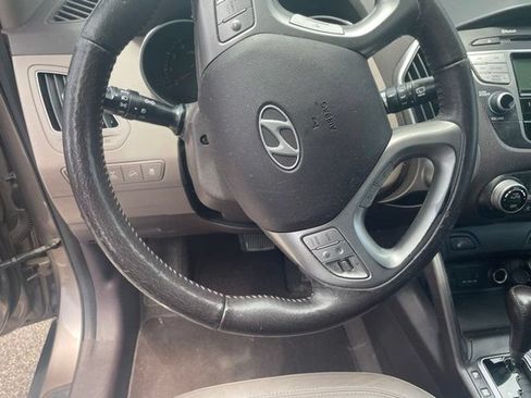 Used 2010 Hyundai Tucson Limited AWD/4WD image 27