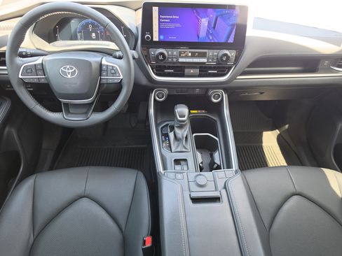 Certified 2024 Toyota Grand Highlander FWD image 8