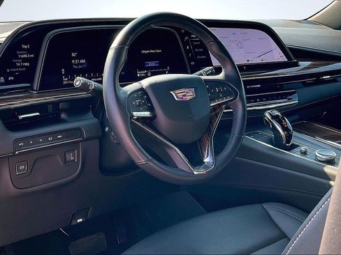 Used 2023 Cadillac Escalade Luxury AWD/4WD image 18