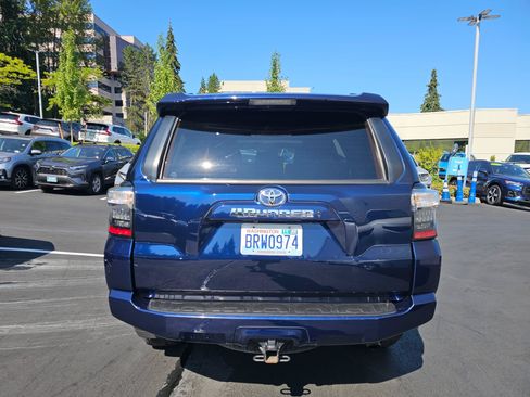 Used 2022 Toyota 4Runner SR5 Premium w/ Moonroof Package AWD/4WD image 6