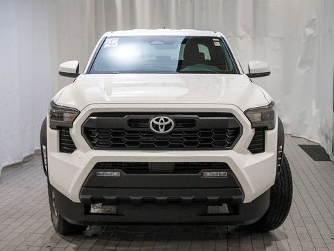 Used 2025 Toyota Tacoma TRD Off-Road image 2