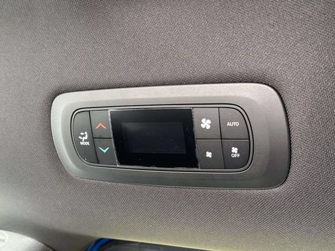New 2027 Chrysler Pacifica Select AWD/4WD image 11