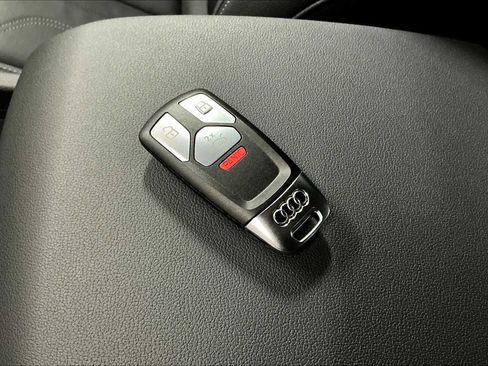 Certified 2025 Audi Q5 2.0T Premium image 13