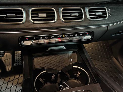 Certified 2025 Mercedes-Benz GLS 450 4MATIC image 36