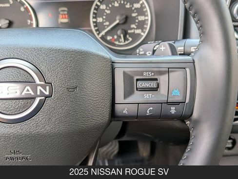 Used 2025 Nissan Rogue SV FWD image 18