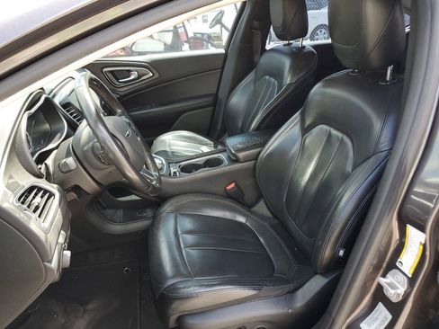 Used 2016 Chrysler 200 Limited image 7