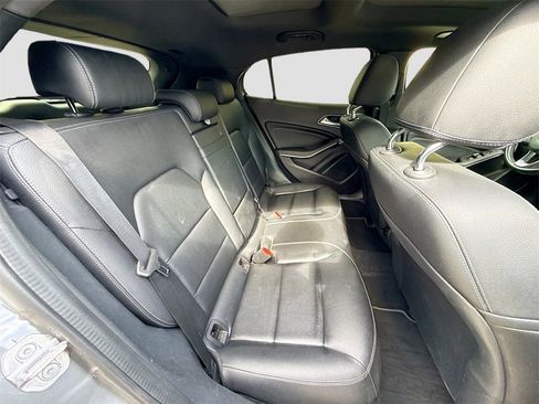 Used 2020 Mercedes-Benz GLA 250 4MATIC image 27