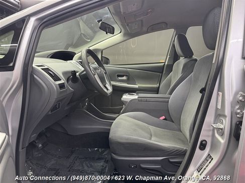 Used 2014 Toyota Prius V Two image 6