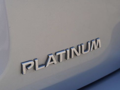 Used 2018 Nissan Pathfinder Platinum FWD image 10