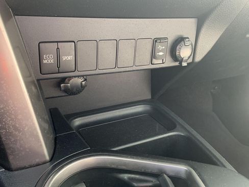 Used 2017 Toyota RAV4 XLE FWD image 15