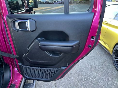 Used 2021 Jeep Wrangler Unlimited Rubicon w/ Xtreme Recon 35" Tire Package image 31