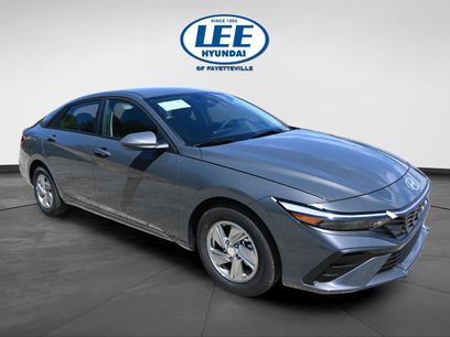 New 2025 Hyundai Elantra SE