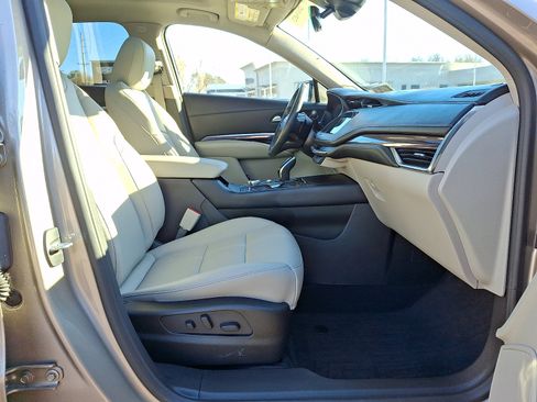 Certified 2023 Cadillac XT4 Luxury w/ Cold Weather Package image 20