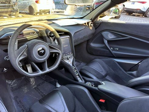 Used 2020 McLaren 720S Performance image 13