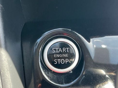 Used 2021 Nissan Versa SR FWD image 21