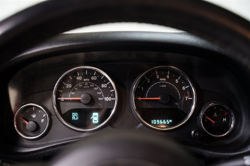 Used 2015 Jeep Wrangler Unlimited Sport w/ Connectivity Group AWD/4WD image 13