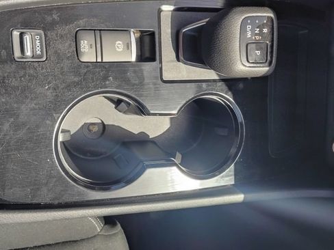Used 2024 Nissan Rogue S FWD image 17