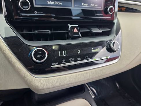 Used 2021 Toyota Corolla LE FWD image 25