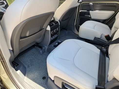 New 2025 Land Rover Defender 130 X-Dynamic SE image 20