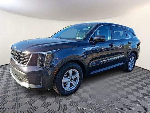 Used 2025 Kia Sorento LX FWD image 3