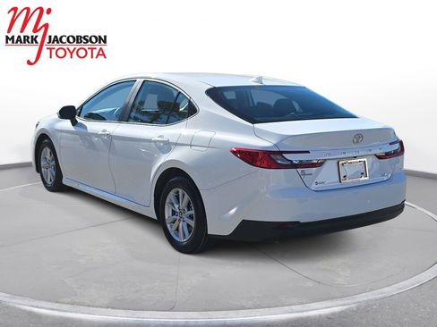 Used 2025 Toyota Camry LE image 13