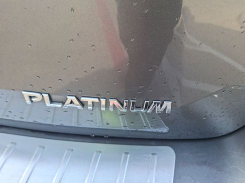 Used 2020 Nissan Pathfinder Platinum image 11