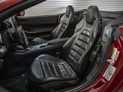 Used 2019 Ferrari Portofino RWD image 21