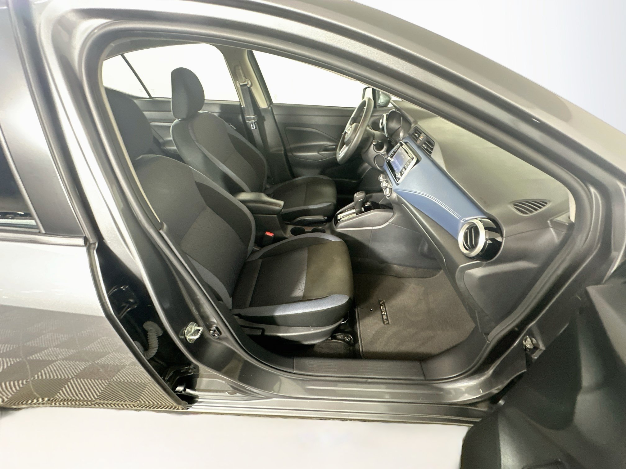 Used 2025 Nissan Versa SV FWD image 29