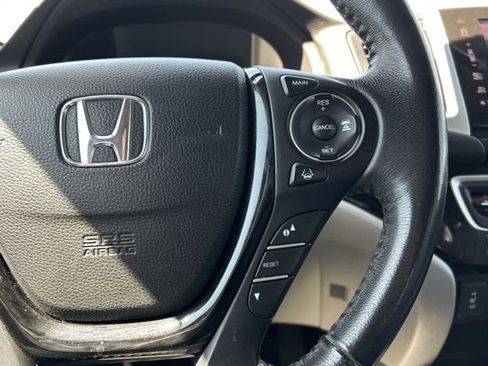 Used 2017 Honda Pilot Touring image 38