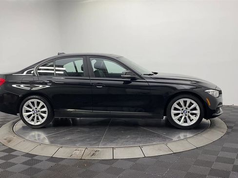 Used 2018 BMW 320i xDrive 320i xDrive w/ Sport Package image 10