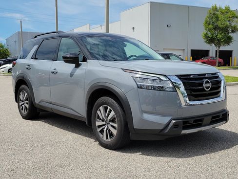 Certified 2024 Nissan Pathfinder SL FWD image 3