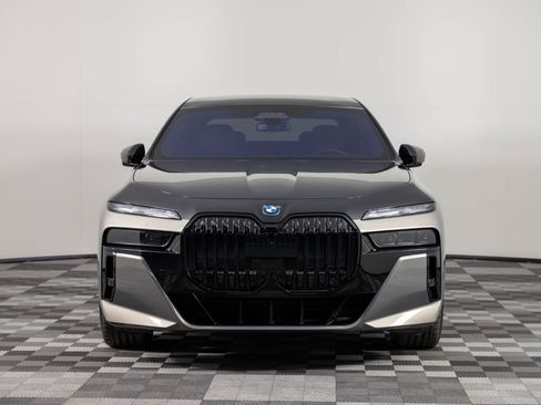 Used 2023 BMW i7 xDrive60 AWD/4WD image 11