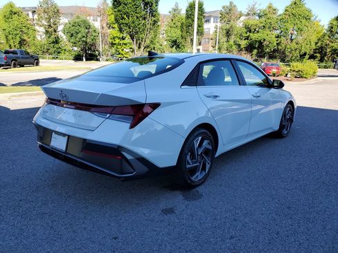 Used 2025 Hyundai Elantra SEL FWD image 4
