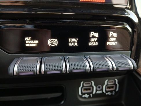 Used 2024 RAM 3500 Limited w/ Towing Technology Group image 34