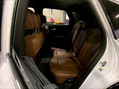 Used 2018 Audi Q5 2.0T Premium Plus w/ Premium Plus Package image 21