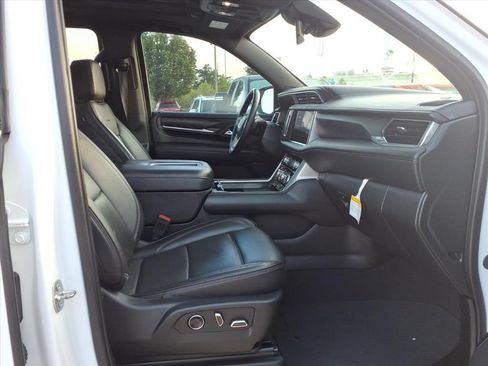 Used 2024 GMC Yukon XL Denali AWD/4WD image 17