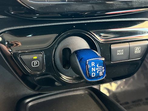 Certified 2022 Toyota Prius LE FWD image 21