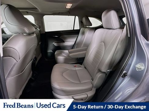 Used 2022 Toyota Highlander XLE AWD/4WD image 26