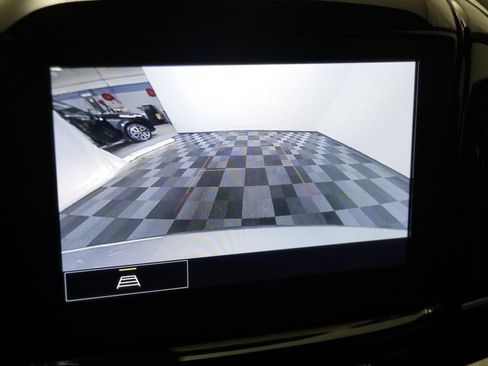 Used 2023 Chevrolet Traverse LT FWD image 9