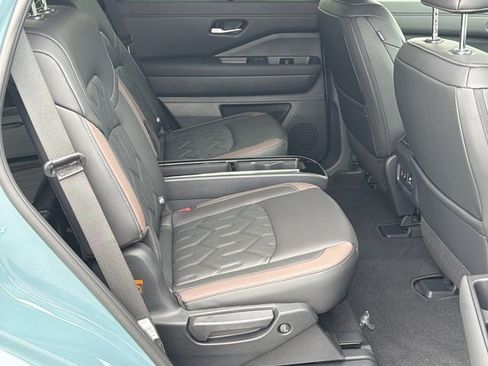 New 2026 Nissan Pathfinder Platinum FWD image 15