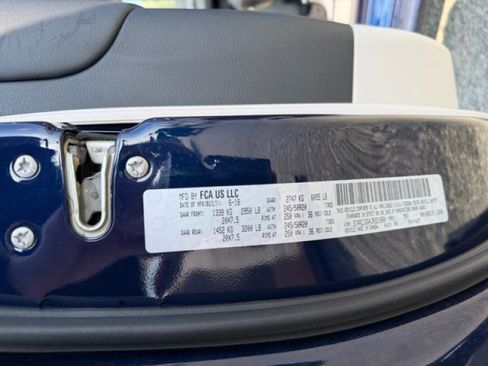 Used 2018 Chrysler Pacifica Limited w/ Tire & Wheel Group FWD image 19
