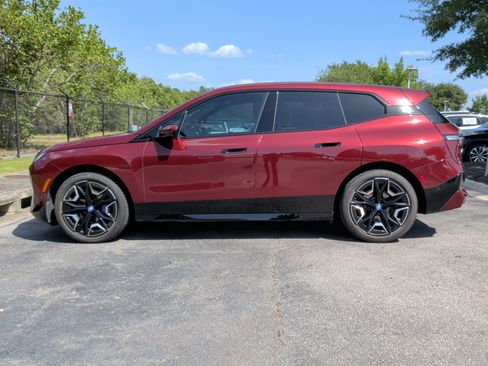 Used 2024 BMW iX xDrive50 w/ Sport Package AWD/4WD image 10