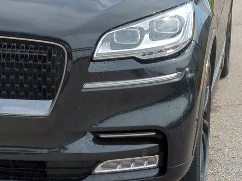 Used 2022 Lincoln Aviator Reserve w/ Equipment Group 201A AWD/4WD image 11