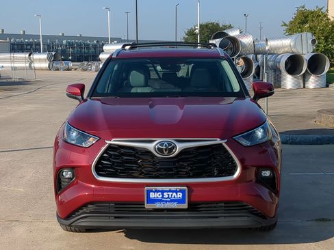 Used 2022 Toyota Highlander XLE image 9