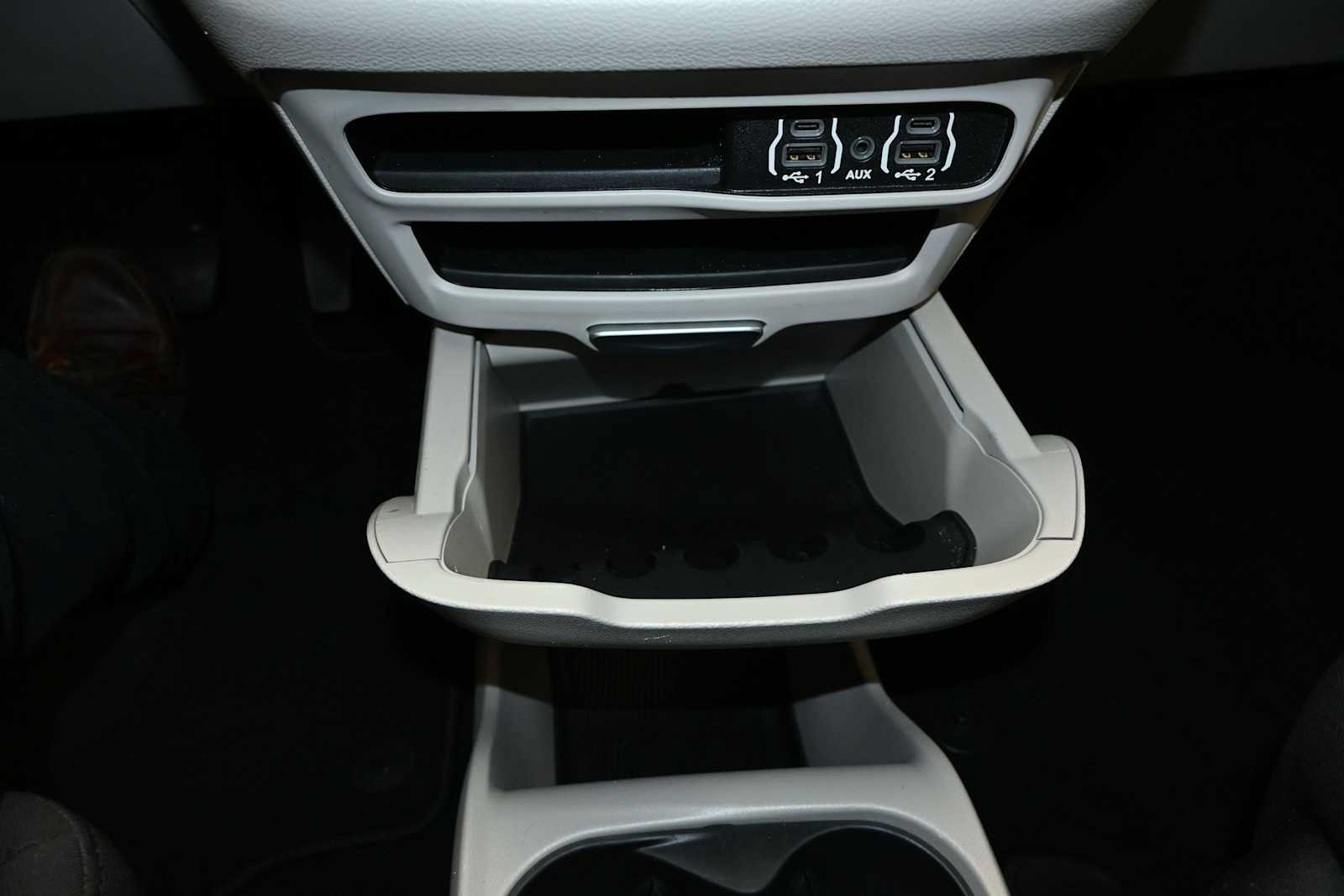 Used 2023 Chrysler Voyager LX FWD image 17